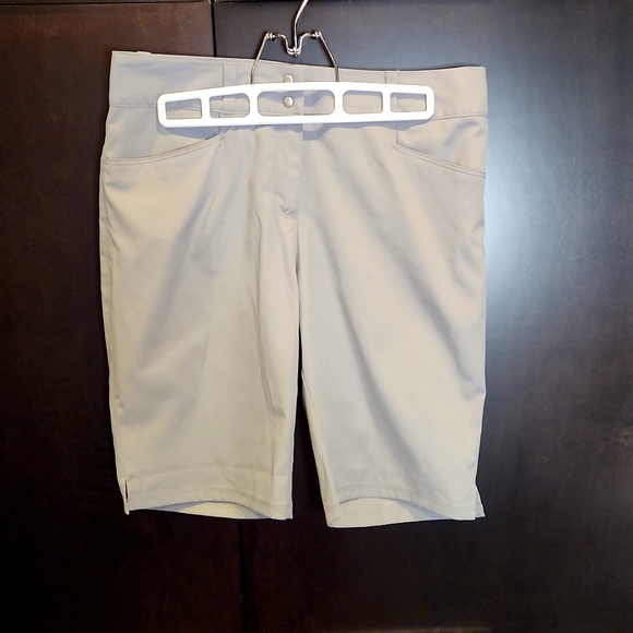 Adidas ladies golf shorts size 4 - Picture 1 of 6